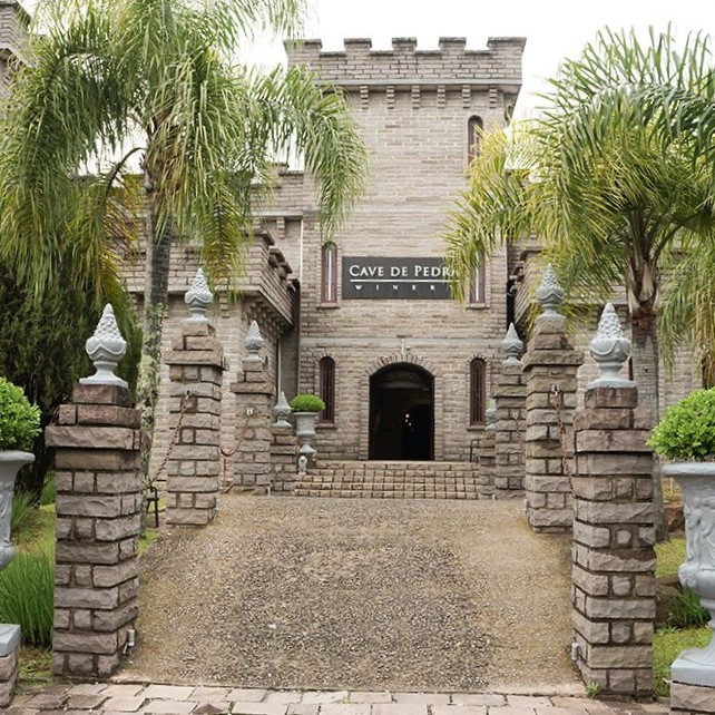 vinicola-cave-pedra-entrada-1-1