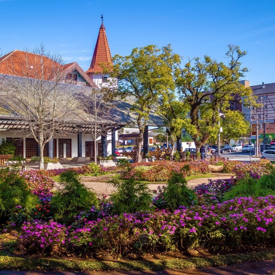City-tour-Nova-Petropolis-praça-flores-1-1