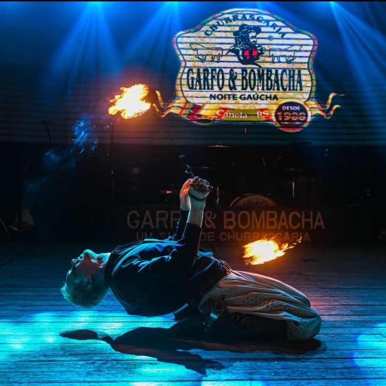 noite-gaucha-show-boleadeiras-fogo-1-1