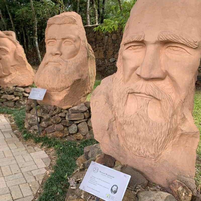 tour-nova-petropolis-esculturas-pedras-1-1